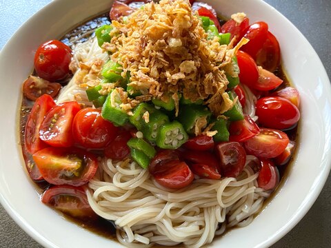 カリカリ食感がたまらない☆ミニトマトとオクラの素麺